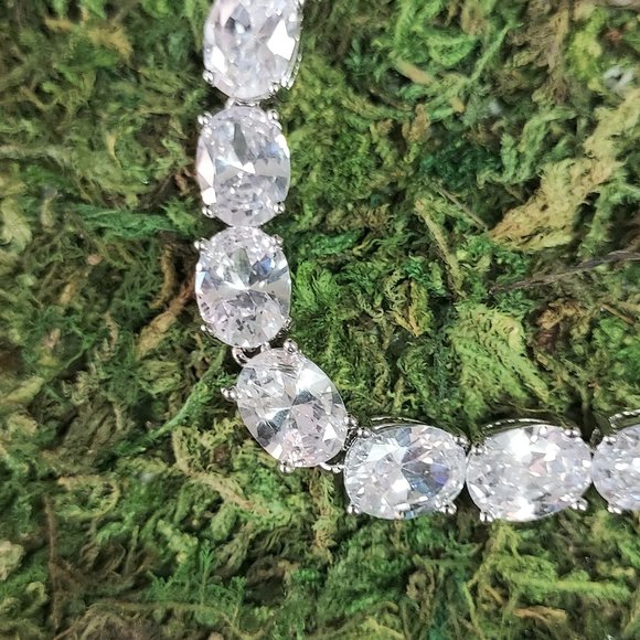 NEW Oval cut crystal bracelet - Picture 6 of 6